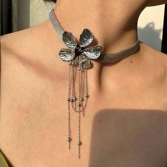 Anthropologie Jewelry - bohemian flower chocker A602